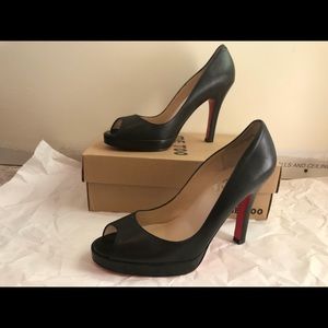 Black heels with red bottoms